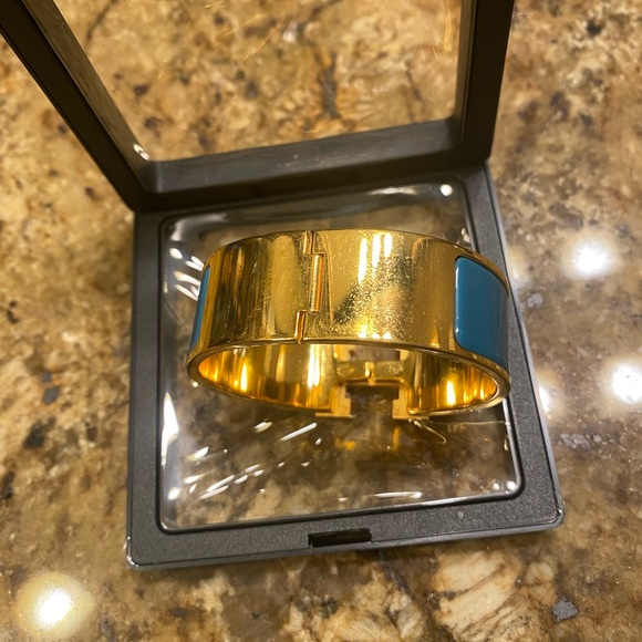 Hermes Elegant CLIC H  gold bracelet teal enamel accent. Stylish and bold design - Picture 3 of 5